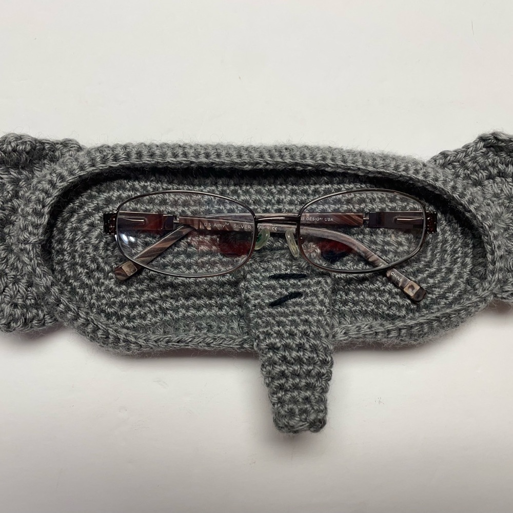 Gray Elephant Knit Glasses Holder